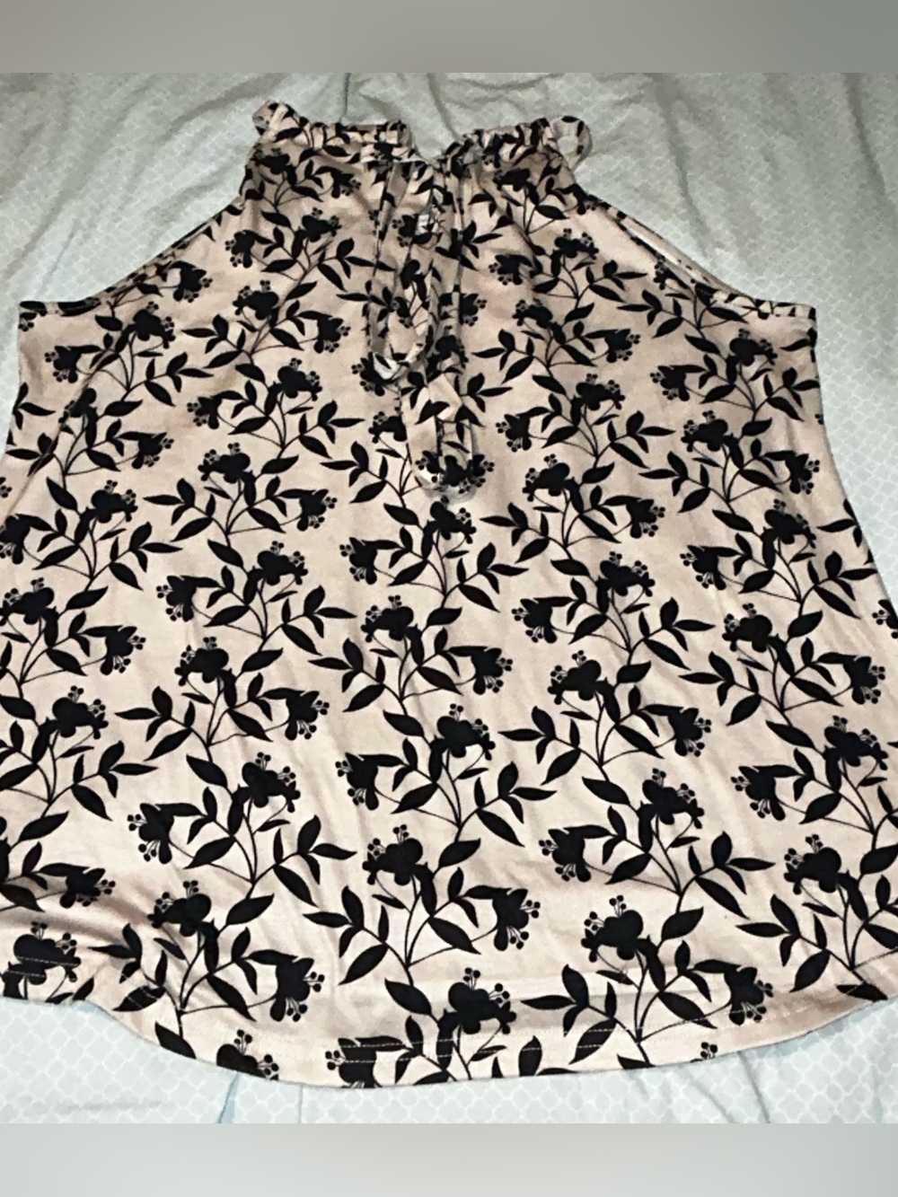 Source Unknown Black Floral Print Tank Top on Blush